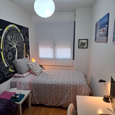Habitaciones Individuales Wifi Tv Microondas Cerca Del Aeropuerto Madrid Habitacion Grande Wc Privado O Habitacion Pequena Wc Compartido Muy Tranquilas Bien Comunicadas Tren Metro Bus Facil Aparcamiento San Sebastián de los Reyes Esterno foto