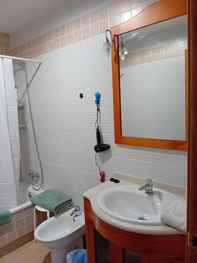 Habitaciones Individuales Wifi Tv Microondas Cerca Del Aeropuerto Madrid Habitacion Grande Wc Privado O Habitacion Pequena Wc Compartido Muy Tranquilas Bien Comunicadas Tren Metro Bus Facil Aparcamiento San Sebastián de los Reyes Esterno foto