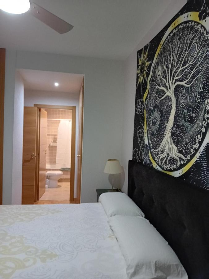 Habitaciones Individuales Wifi Tv Microondas Cerca Del Aeropuerto Madrid Habitacion Grande Wc Privado O Habitacion Pequena Wc Compartido Muy Tranquilas Bien Comunicadas Tren Metro Bus Facil Aparcamiento San Sebastián de los Reyes Esterno foto