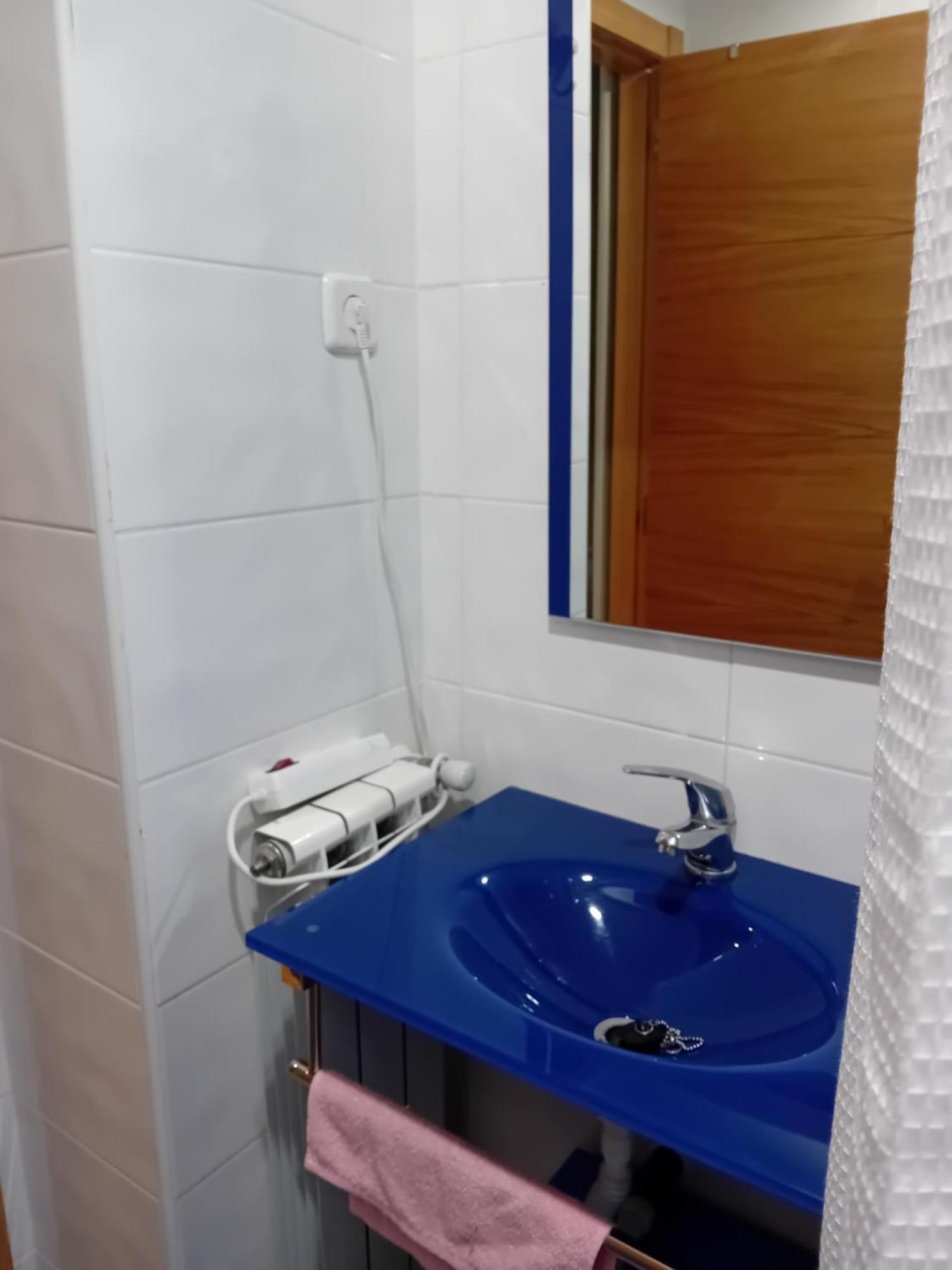 Habitaciones Individuales Wifi Tv Microondas Cerca Del Aeropuerto Madrid Habitacion Grande Wc Privado O Habitacion Pequena Wc Compartido Muy Tranquilas Bien Comunicadas Tren Metro Bus Facil Aparcamiento San Sebastián de los Reyes Esterno foto