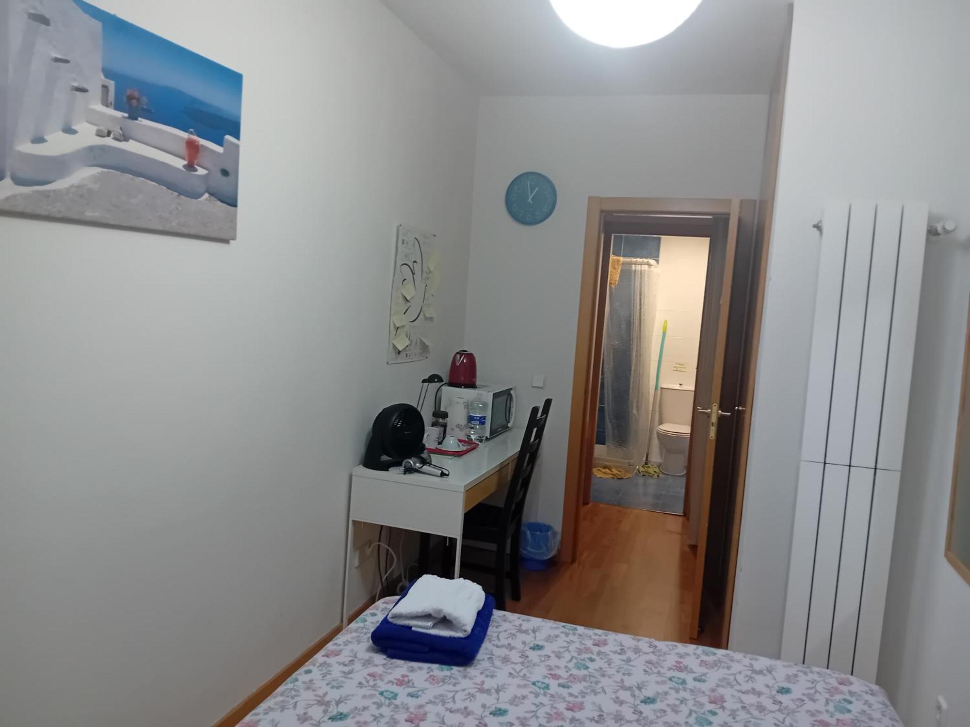 Habitaciones Individuales Wifi Tv Microondas Cerca Del Aeropuerto Madrid Habitacion Grande Wc Privado O Habitacion Pequena Wc Compartido Muy Tranquilas Bien Comunicadas Tren Metro Bus Facil Aparcamiento San Sebastián de los Reyes Esterno foto