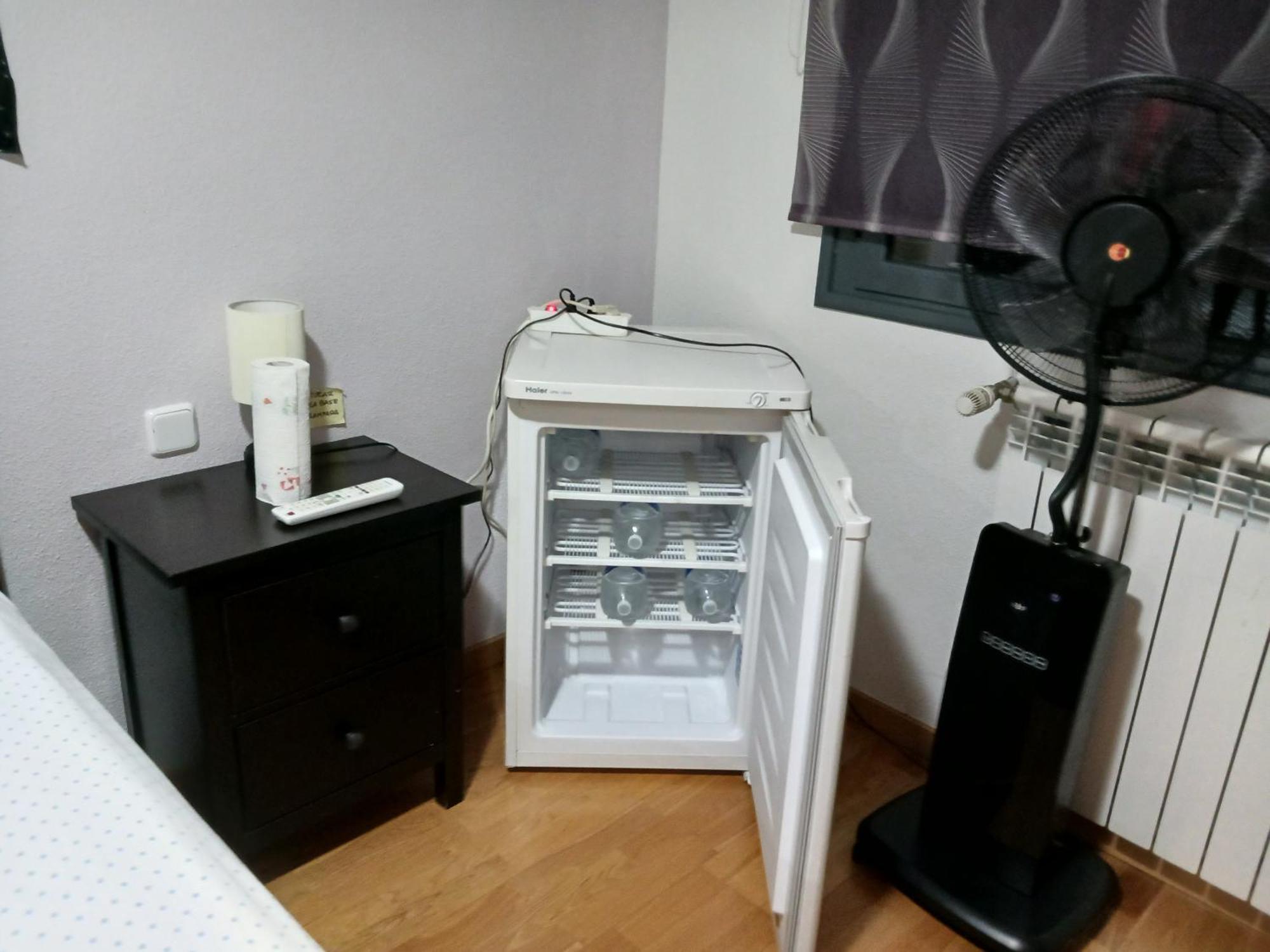 Habitaciones Individuales Wifi Tv Microondas Cerca Del Aeropuerto Madrid Habitacion Grande Wc Privado O Habitacion Pequena Wc Compartido Muy Tranquilas Bien Comunicadas Tren Metro Bus Facil Aparcamiento San Sebastián de los Reyes Esterno foto
