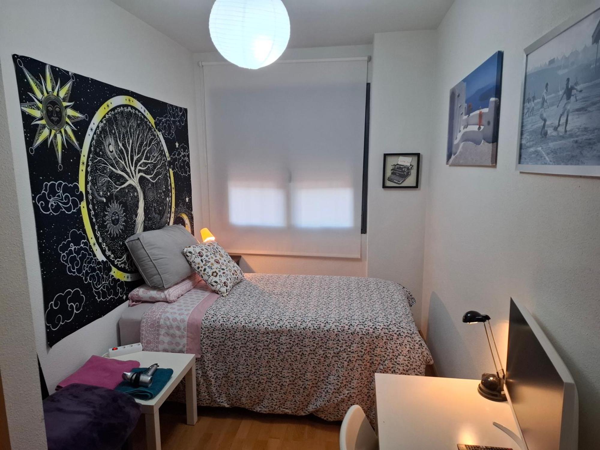 Habitaciones Individuales Wifi Tv Microondas Cerca Del Aeropuerto Madrid Habitacion Grande Wc Privado O Habitacion Pequena Wc Compartido Muy Tranquilas Bien Comunicadas Tren Metro Bus Facil Aparcamiento San Sebastián de los Reyes Esterno foto